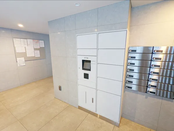 宅配ボックスで荷物の受け取りが可能です。