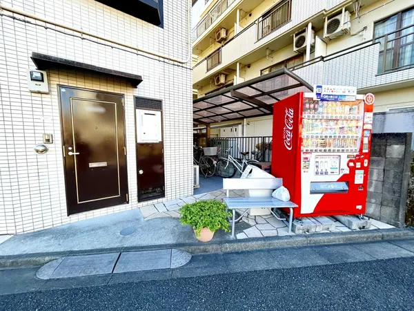 自動販売機は敷地内あり