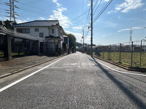 東側前面道路