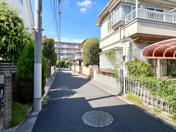 前面道路含む外観