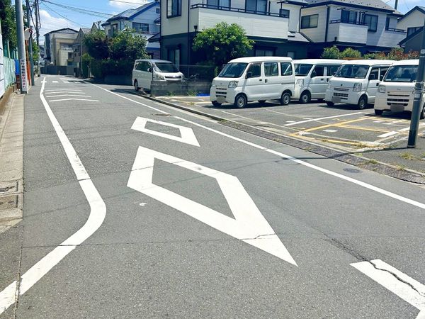 前面道路含む外観