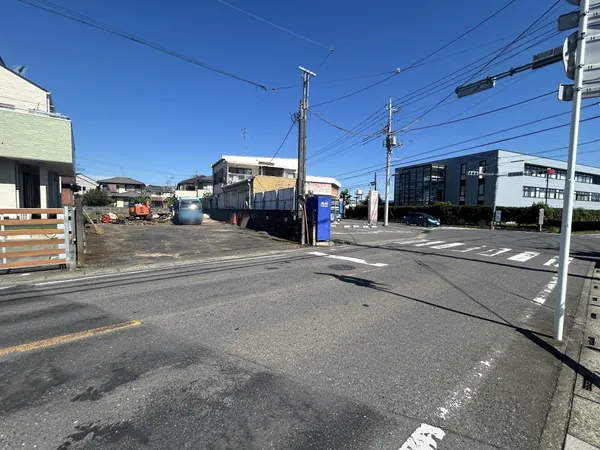 西武池袋線「狭山ヶ丘」駅まで徒歩13分平坦な道のりです。