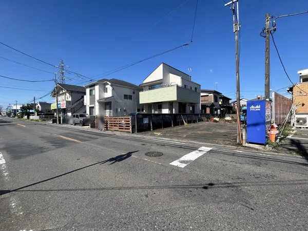 周辺には高い建物がなく、日当たり良好です。