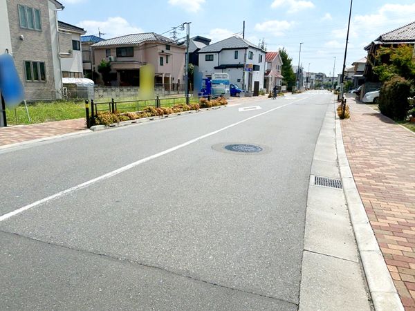 前面道路含む外観