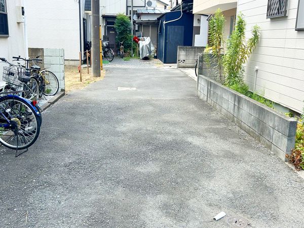 前面道路含む外観