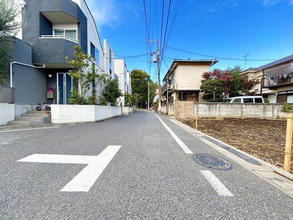 前面道路含む外観