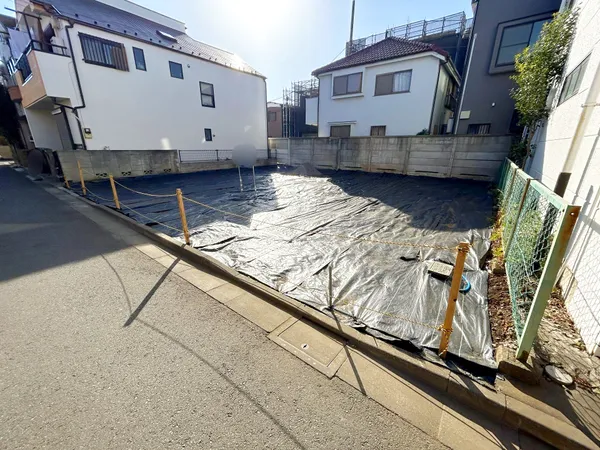 建築条件付土地ではございません。お好みのハウスメーカーでご建築可能です。