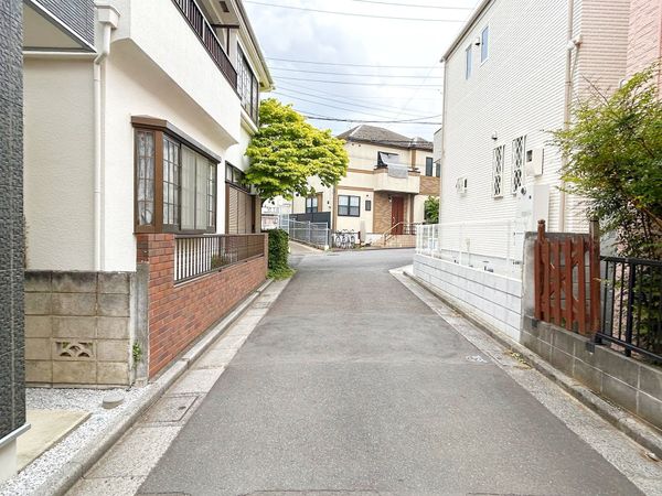 前面道路含む外観