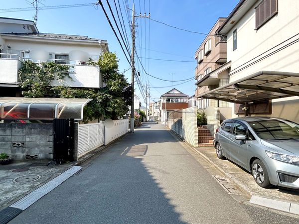 前面道路含む外観