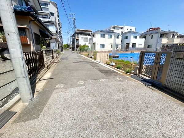 前面道路含む外観