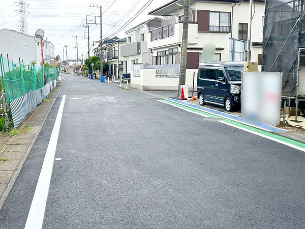 前面道路含む外観