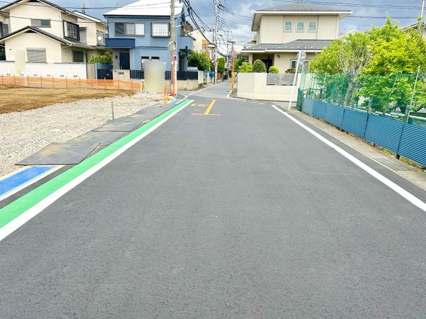 前面道路含む外観