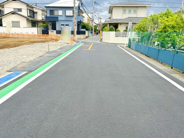 前面道路含む外観