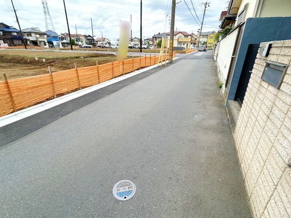 前面道路含む外観