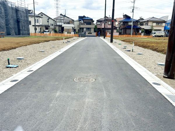 前面道路含む外観