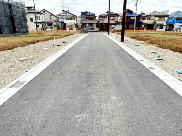 前面道路含む外観