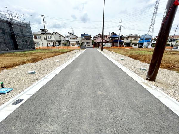 前面道路含む外観