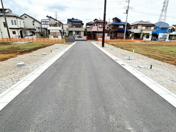 前面道路含む外観