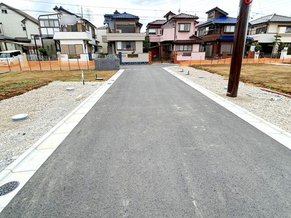 前面道路含む外観