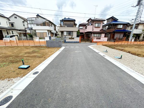 前面道路含む外観