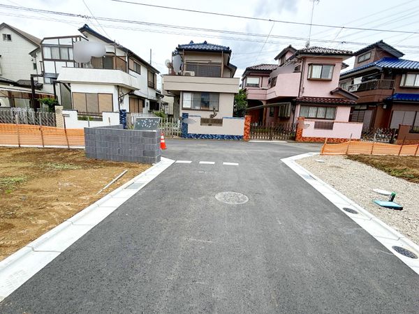 前面道路含む外観
