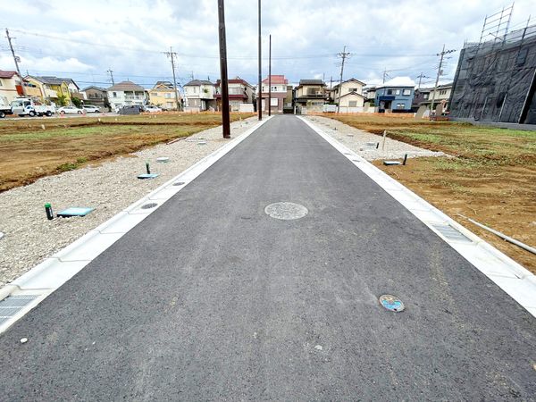 前面道路含む外観