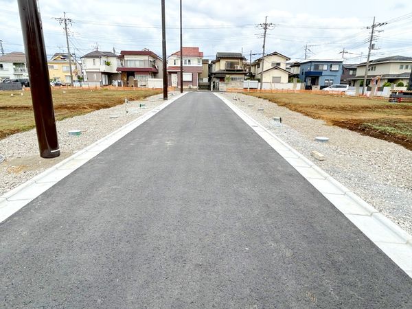 前面道路含む外観