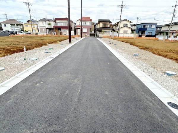 前面道路含む外観