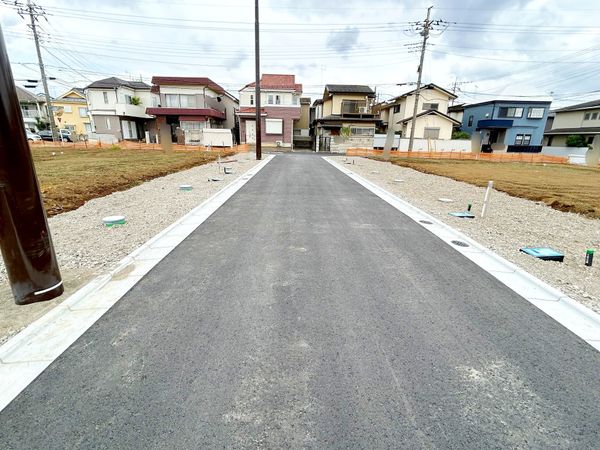 前面道路含む外観