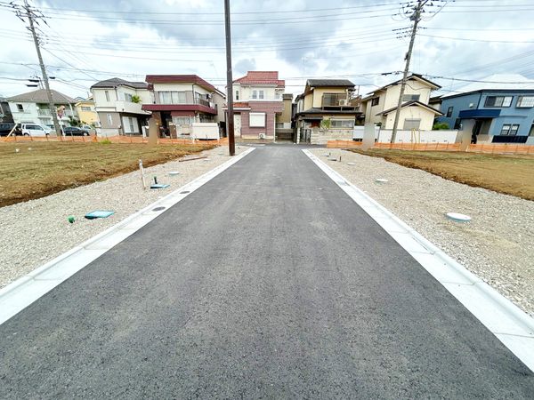 前面道路含む外観