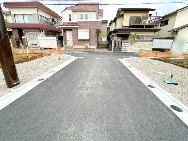 前面道路含む外観