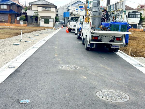 前面道路含む外観