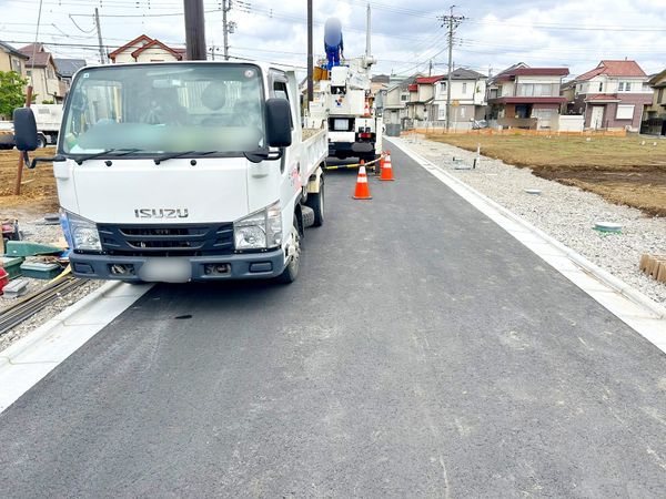 前面道路含む外観