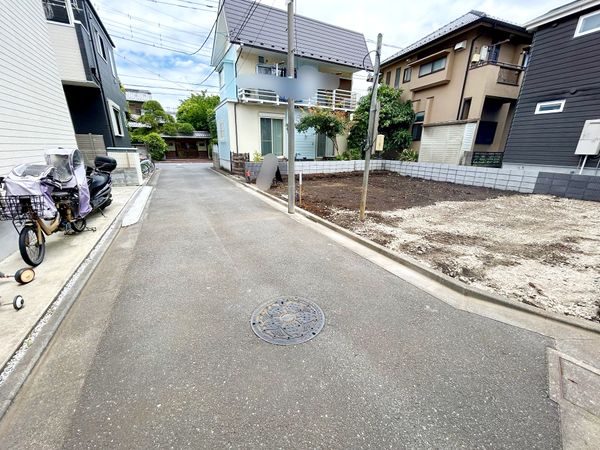 前面道路含む外観