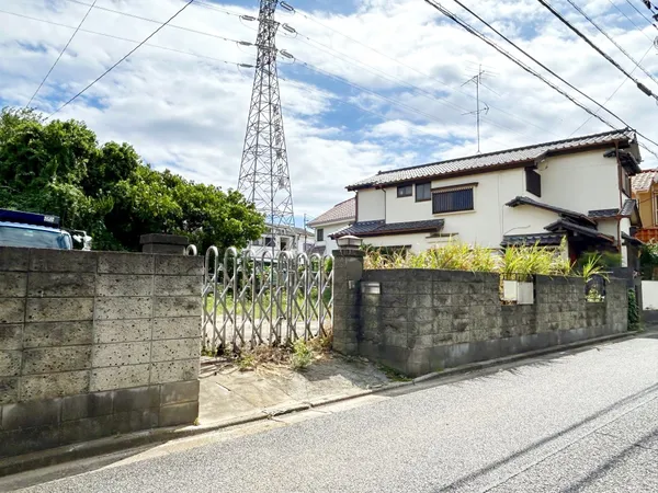 建築条件付土地ではございません。お好みのハウスメーカーでご建築可能です。