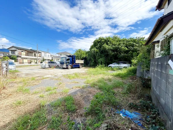 閑静な住宅街の第一種低層住居専用地域。建物の建蔽率や容積率、将来にわたって良好な景観が保たれます。