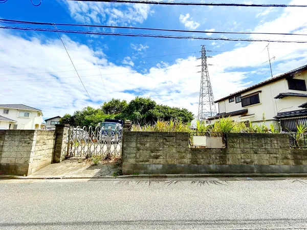 閑静な住宅街の第一種低層住居専用地域。建物の建蔽率や容積率、将来にわたって良好な景観が保たれます。