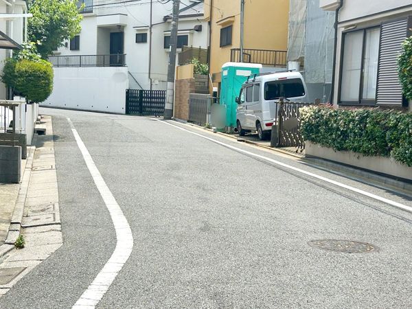 前面道路含む外観