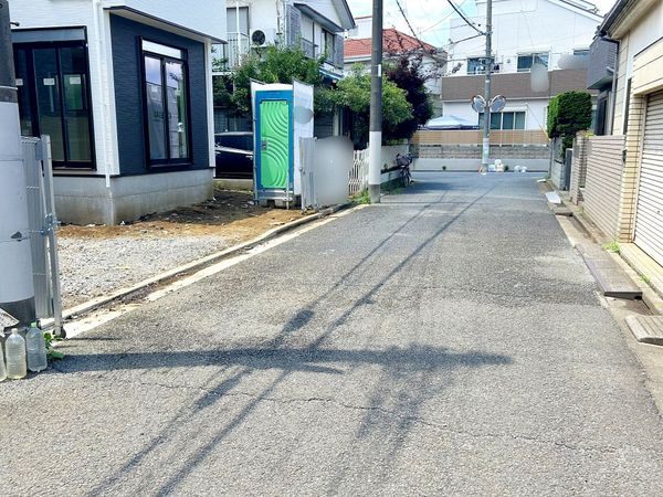 前面道路含む外観