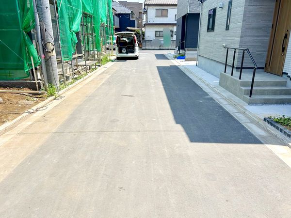 前面道路含む外観
