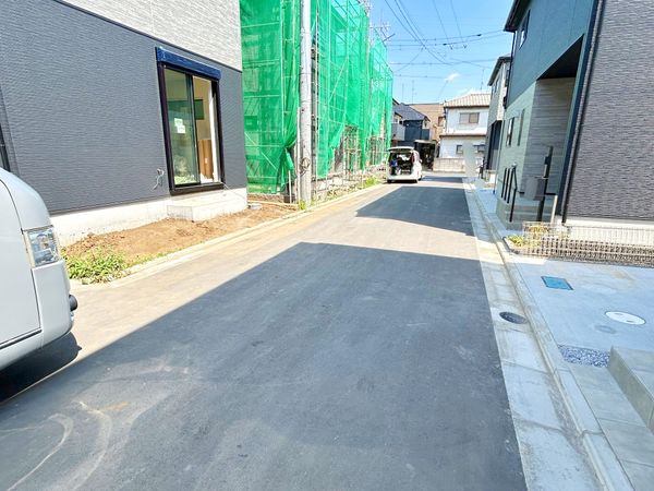 新座市池田3丁目 新築戸建 10号棟 前面道路含む外観 新座市池田3丁目 新築戸建 10号棟 前面道路含む外観