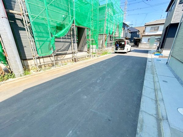 新座市池田3丁目 新築戸建 11号棟 前面道路含む外観 新座市池田3丁目 新築戸建 11号棟 前面道路含む外観