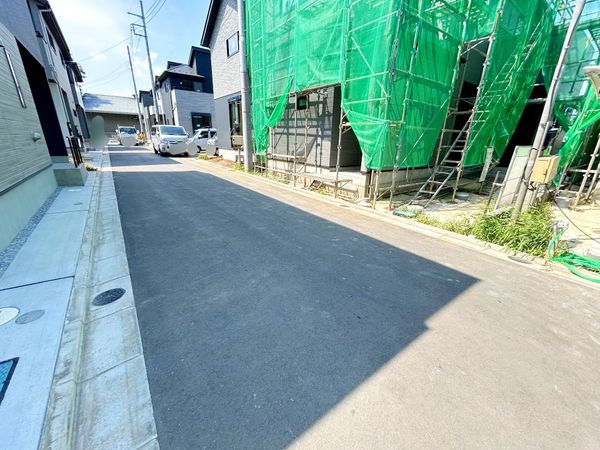 新座市池田3丁目 新築戸建 11号棟 前面道路含む外観 新座市池田3丁目 新築戸建 11号棟 前面道路含む外観