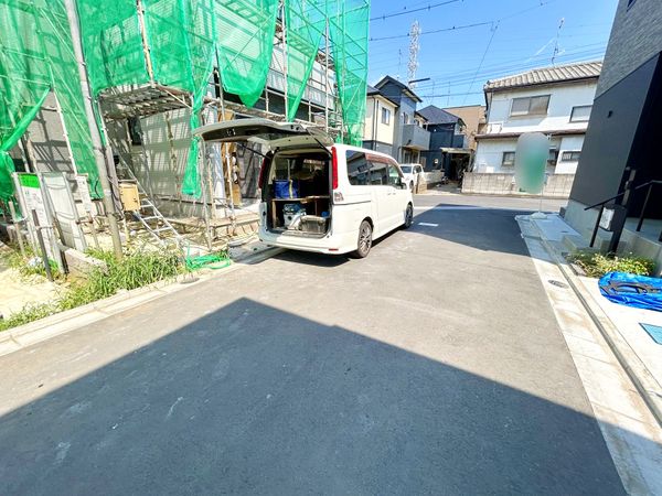 新座市池田3丁目 新築戸建 12号棟 前面道路含む外観