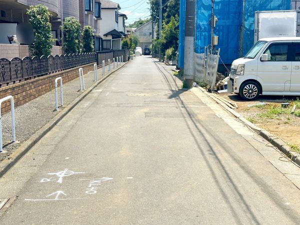 前面道路含む外観