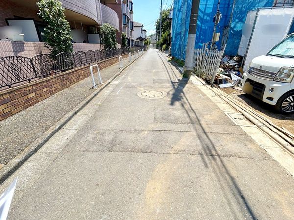 前面道路含む外観