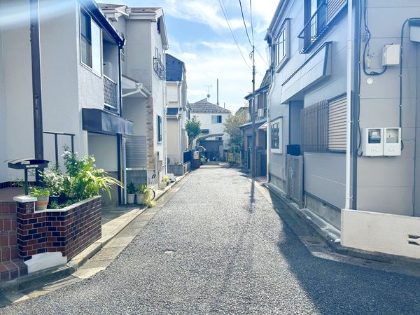前面道路含む外観