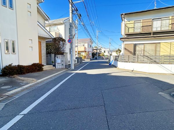 練馬区西大泉3丁目 戸建 前面道路含む外観 練馬区西大泉3丁目 戸建 前面道路含む外観