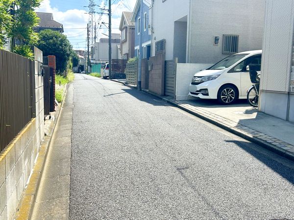 前面道路含む外観
