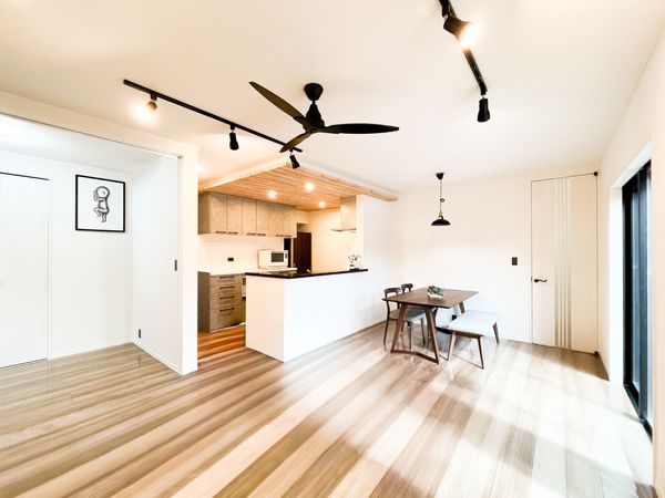 新座市片山3丁目戸建 リビング